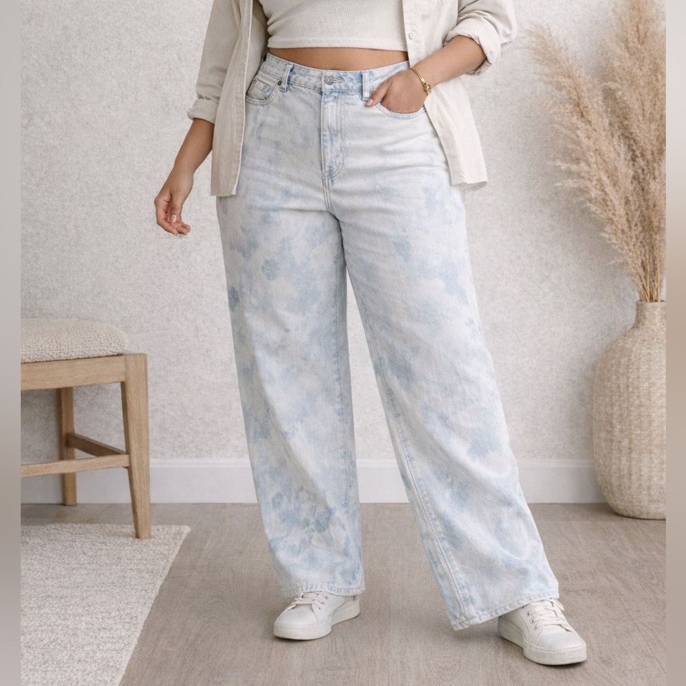 Target Light Wash 90s wide leg Jeans size 16